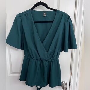 SHEIN Green Faux Wrap Peplum Blouse with Flutter Sleeves - Like New